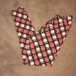 LuLaRoe tall and curvy apple leggings